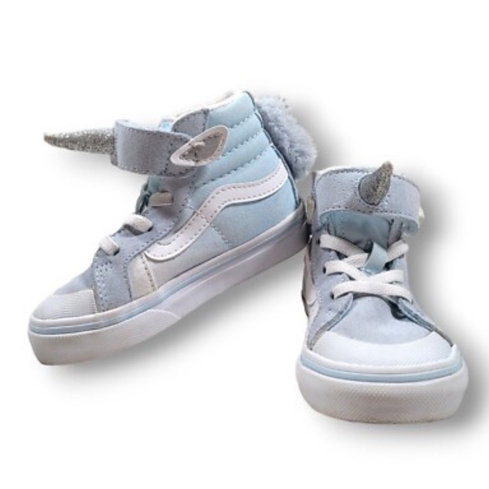 Vans Toddler Unicorn SK8-HI Reissue
Size 7. Light blue, White & Silver colors.